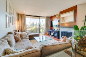 Granada Hills Condo with Community Pool and Workspace